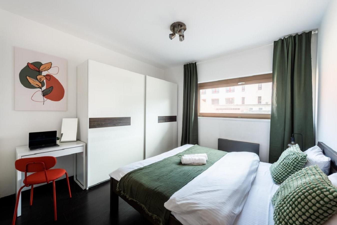 Apartments With Large Balcony, Parking Praha Exteriér fotografie